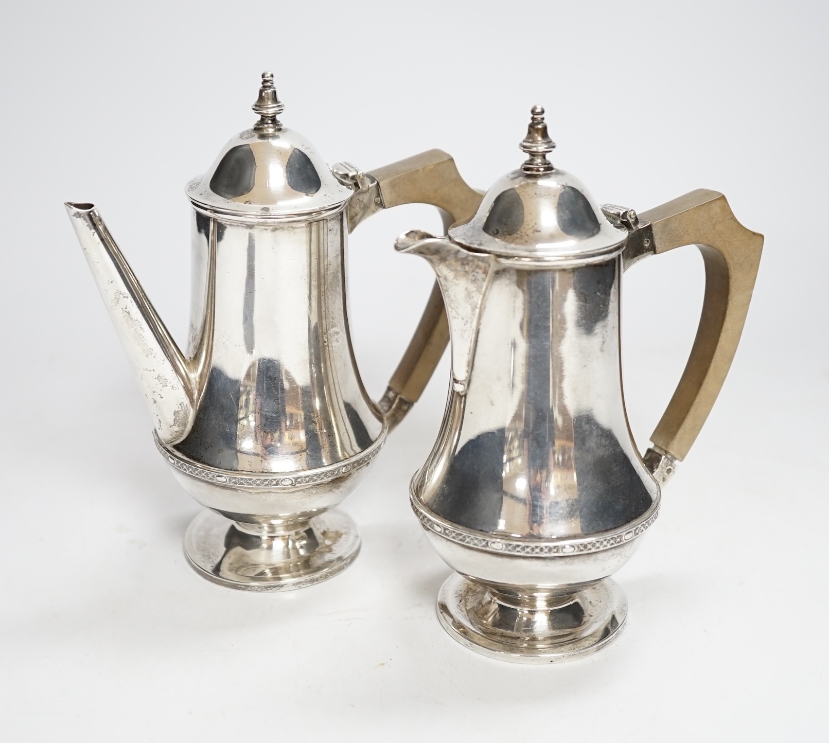 A George V silver bachelors café au lait pair, SW Smith & Co, London, 1913, 16.9cm, gross weight 15.7oz.
